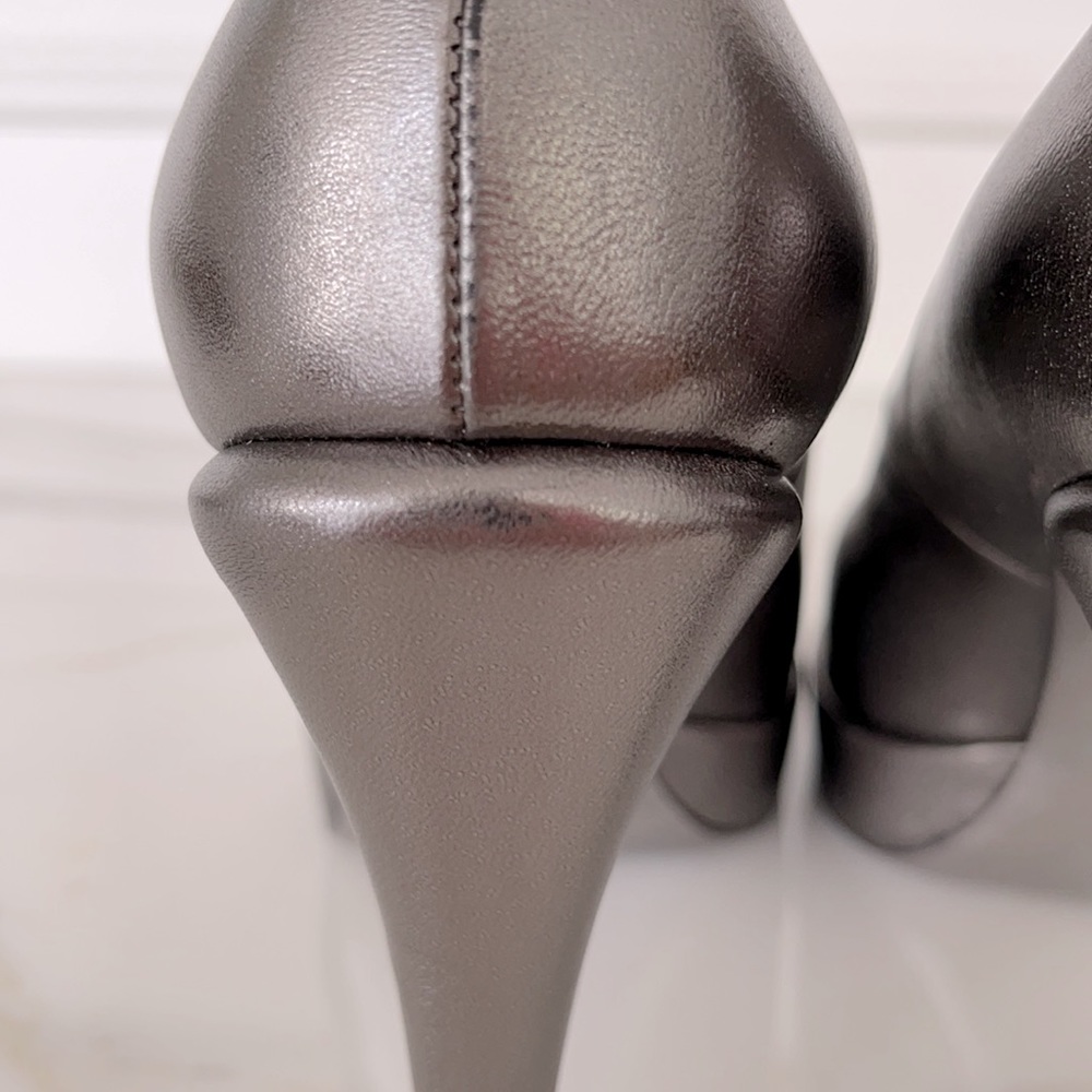CHANEL CC Platinum Leather Pumps w Camellia - Picture 11 of 11